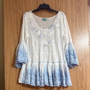 ANTICA SANTORIA by Giacomo Cirque Chic White and Blue Embroidered Blouse